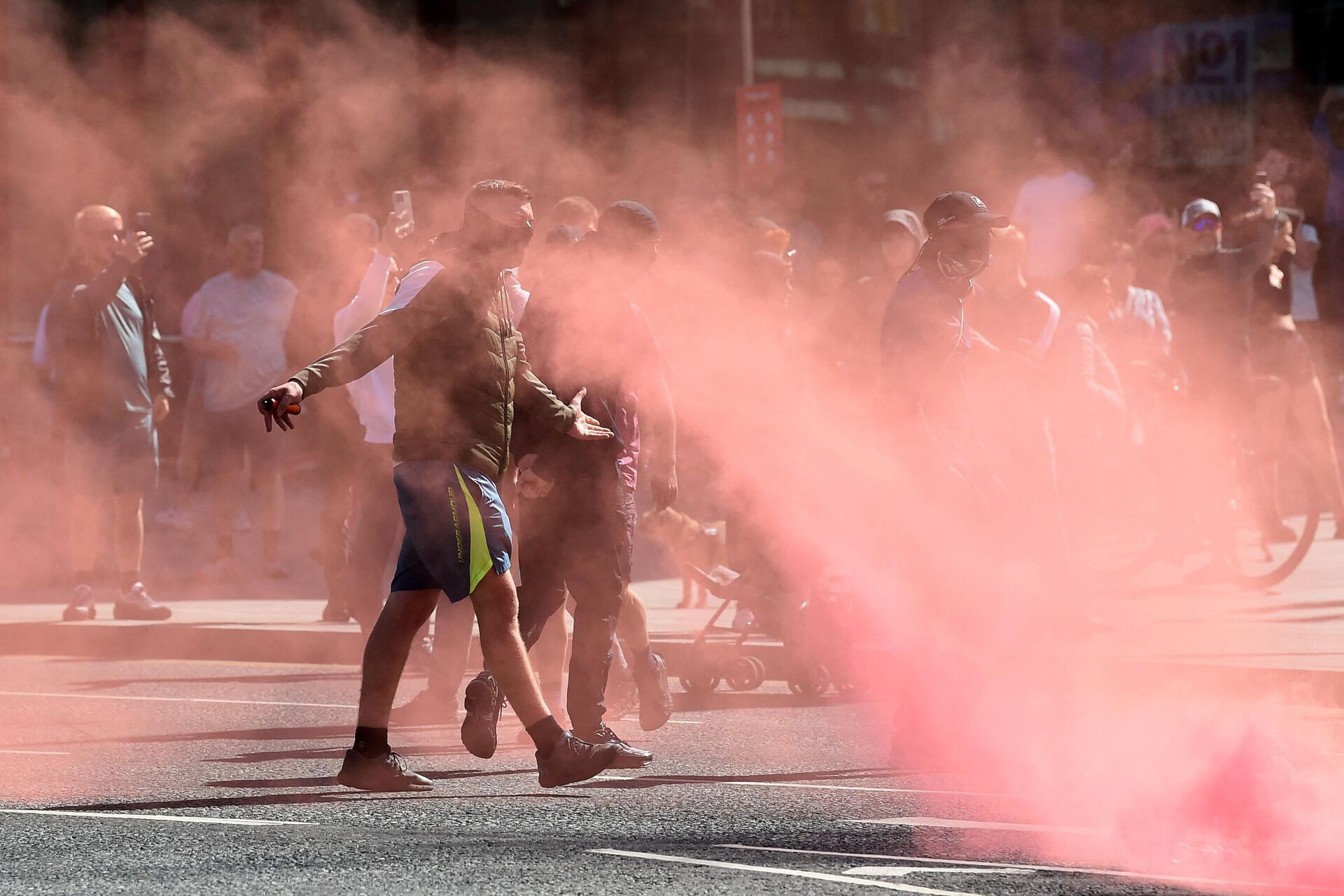 Protesters throw flares towards police officers in Liverpool on August 3, 2024 during the 'Enough is Enough' demonstration held in reaction to the fatal stabbings in Southport on July 29.  - Sputnik International, 1920, 04.08.2024