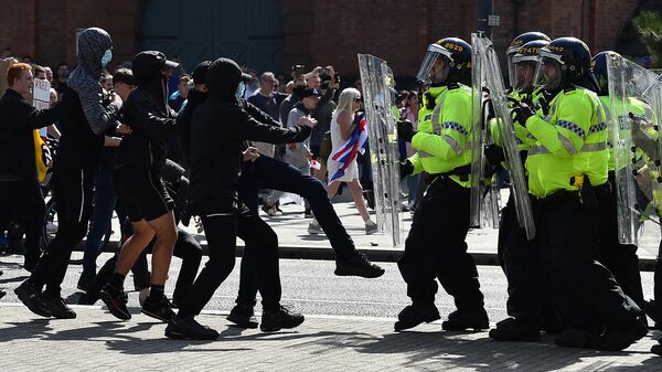 Police officers face protesters outside the Liver Building in Liverpool on August 3, 2024 during the 'Enough is Enough' demonstration held in reaction to the fatal stabbings in Southport on July 29.  - Sputnik International