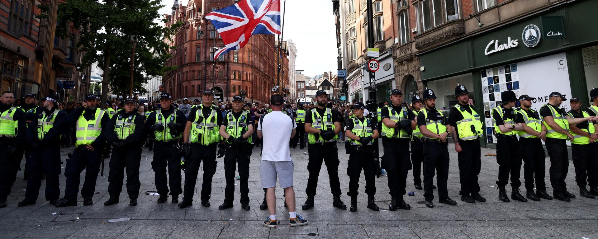 Police officers form a line in front of counter protesters in Nottingham, central England, on August 3, 2024 against the 'Enough is Enough' demonstration held in reaction to the fatal stabbings in Southport on July 29. UK police prepared for planned far-right protests and other demonstrations this weekend, after two nights of unrest in several English towns and cities following a mass stabbing that killed three young girls. (Photo by Darren Staples / AFP) - Sputnik International, 1920, 04.08.2024