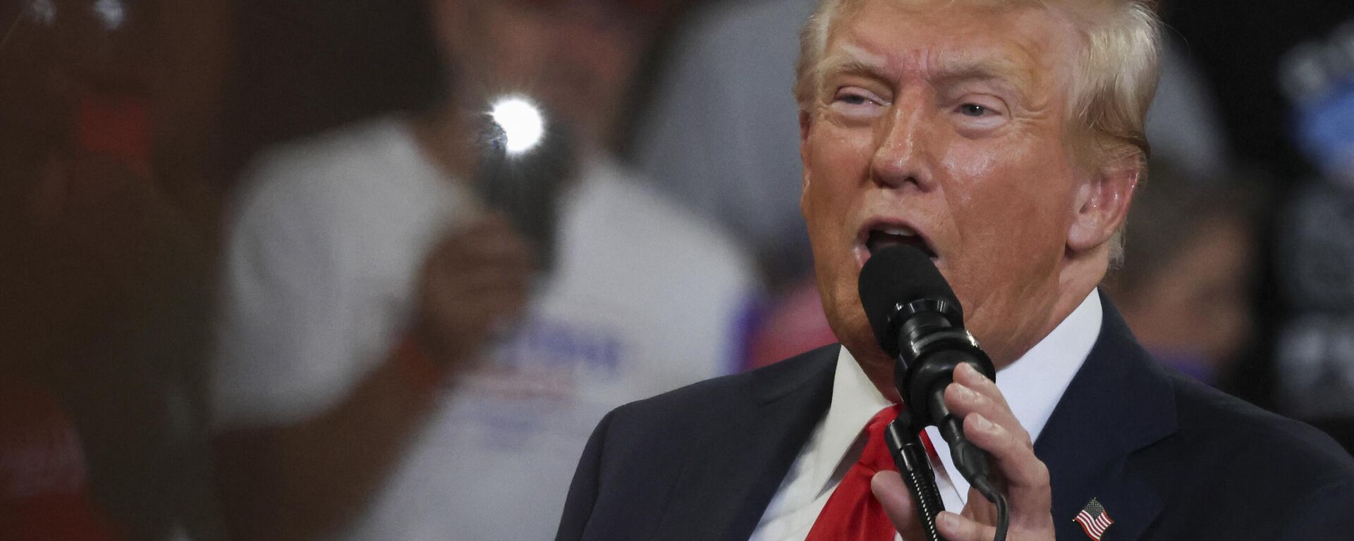 Former US President and 2024 Republican presidential candidate Donald Trump speaks during a campaign rally at the Georgia State University Convocation Center in Atlanta, Georgia, on August 3, 2024.  - Sputnik International, 1920, 26.08.2024