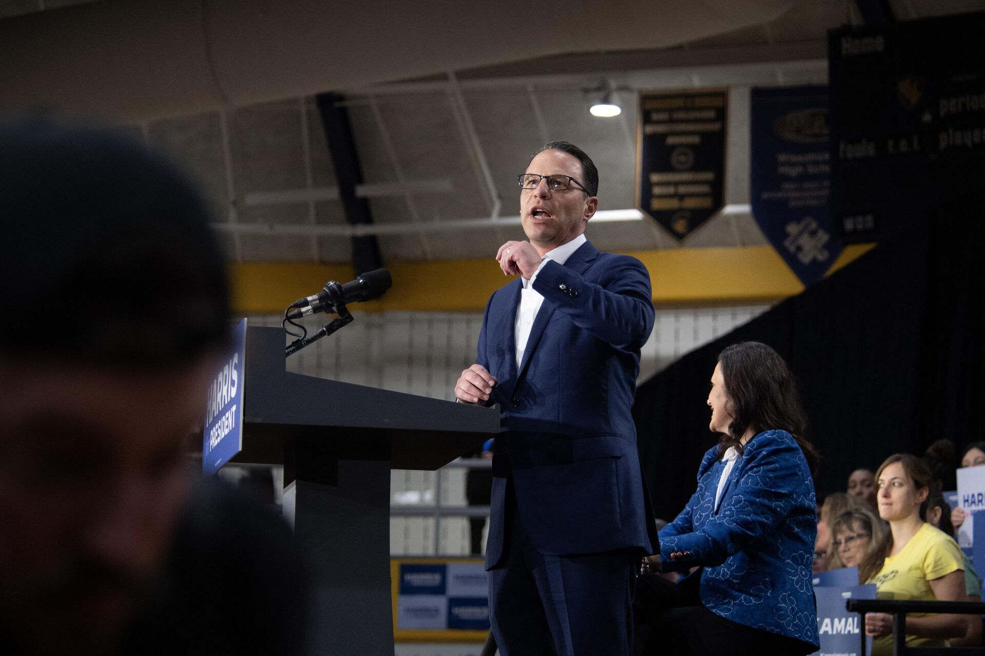 Pennsylvania Governor Josh Shapiro speaks, flanked by Michigan Governor Gretchen Whitmer, during a Harris for President event in the gymnasium of Wissahickon High Schoolin Ambler, Pennsylvania, on July 29, 2024. - Sputnik International, 1920, 05.08.2024