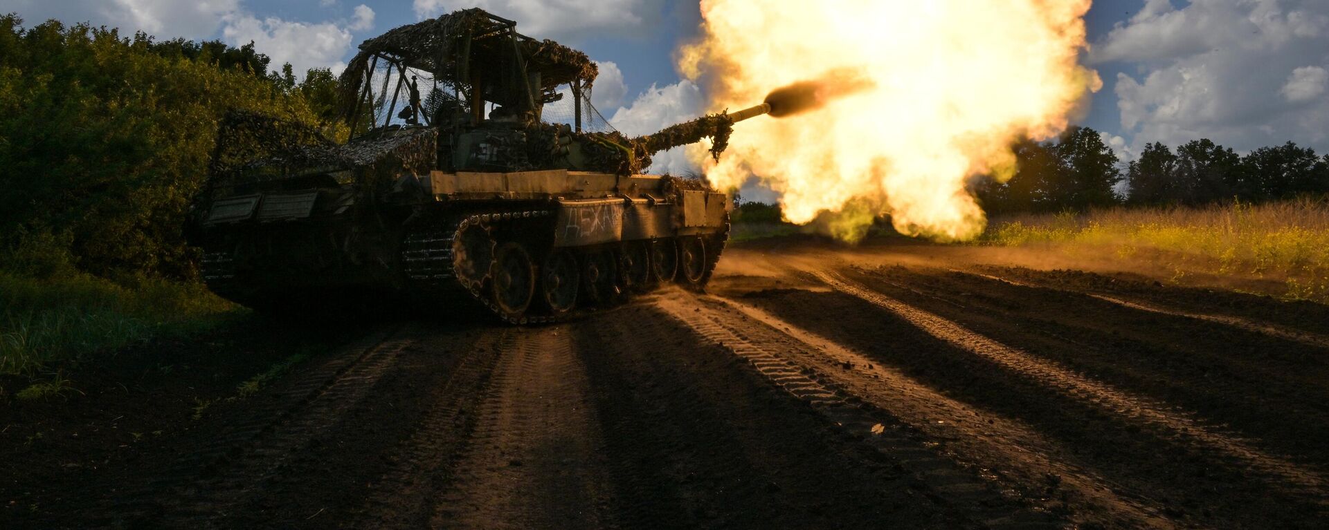 Сombat work of a Russian tank in the special military operation zone. File photo - Sputnik International, 1920, 26.10.2024