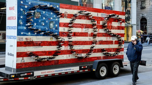 A sculptured composition by artist David Datuna in front of Trump Tower. - Sputnik International