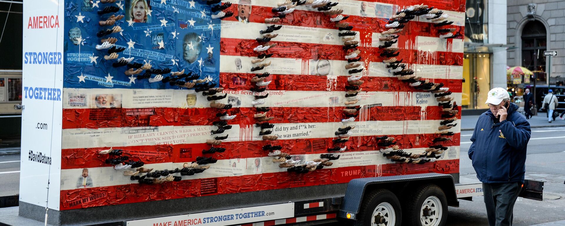 A sculptured composition by artist David Datuna in front of Trump Tower. - Sputnik International, 1920, 02.11.2024