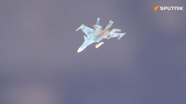 Russian Su-34 Drops FAB-3000 Bomb, Devastates Ukrainian Positions - Sputnik International