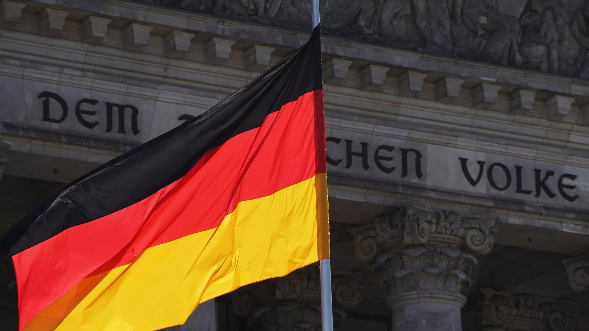 German flag of the building of Reichstag in Berlin. - Sputnik International, 1920, 30.12.2024