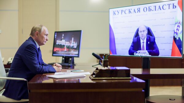 Russian President Vladimir Putin holds a video conference meeting with Kursk Region Acting Governor Alexei Smirnov at the Novo-Ogaryovo state residence, outside Moscow, Russia. - Sputnik International