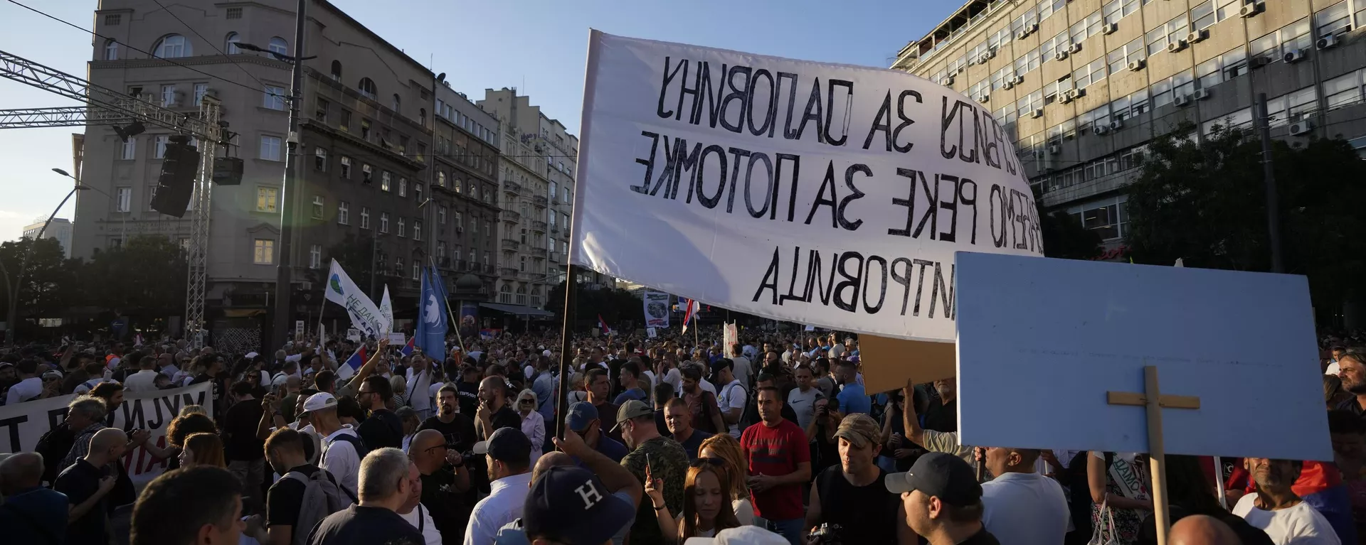 People attend a protest against pollution and the exploitation of a lithium mine in the country, in Belgrade, Serbia, Saturday, Aug. 10, 2024.  - Sputnik International, 1920, 14.08.2024