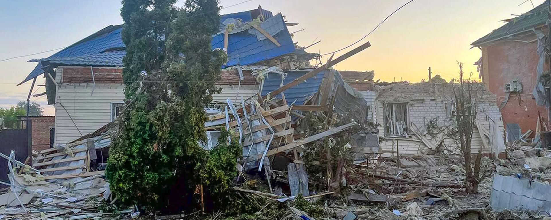 This photo released by the acting Governor of Kursk region Alexei Smirnov telegram channel on Tuesday, Aug. 6, 2024, shows a damaged house after shelling by the Ukrainian side in the city of Sudzha, Kursk region that borders Ukraine. - Sputnik International, 1920, 11.08.2024