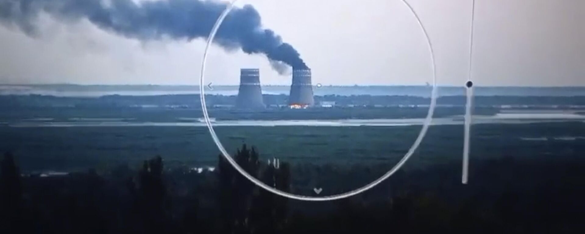 Smoke rises from a cooling tower of the Zaporozhye Nuclear Power Station, Energodar, Zaporozhye region on Sunday, Aug. 11, 2024 - Sputnik International, 1920, 12.08.2024