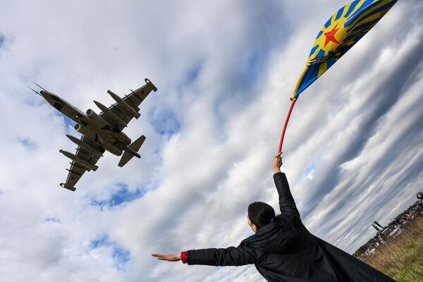 Su-25 attack aircraft performs at a Victory Day air show. - Sputnik International