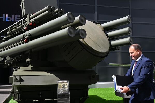 Pantsir SMD-E SAM on display.The Pantsir SMD-E is a new variant of the famous Russian air and missile defense system armed only with surface-to-air missiles. - Sputnik International