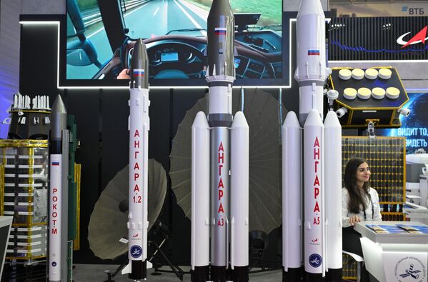 A model of Russia’s Angara heavy-lift carrier rocket. It is a new-generation launch vehicle capable of carrying payloads to low Earth orbit, geosynchronous orbit, and beyond. - Sputnik International