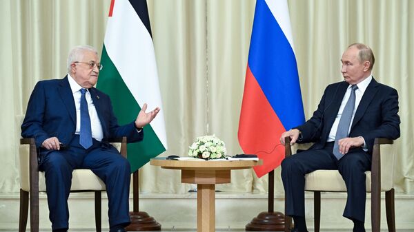 Russian President Vladimir Putin and Palestinian President Mahmoud Abbas attend a meeting at the Novo-Ogaryovo state residence, outside Moscow, Russia. - Sputnik International