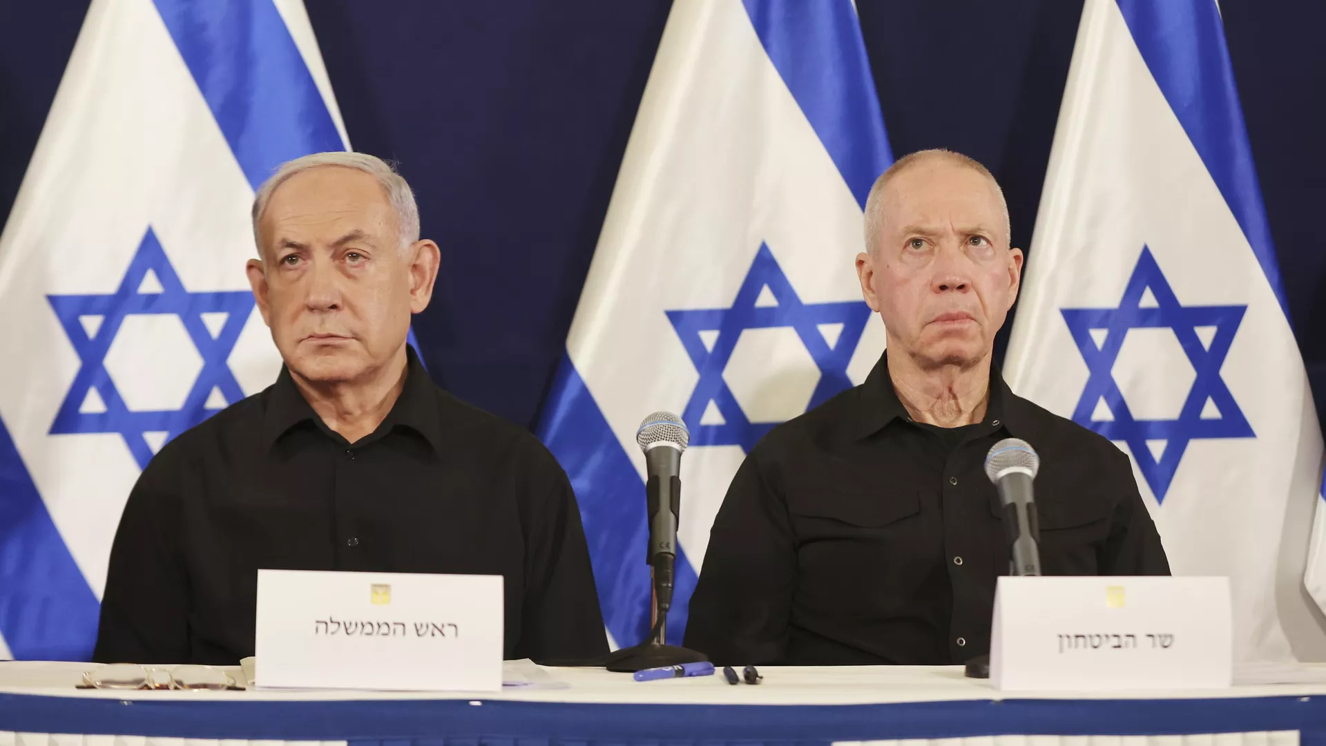 Israeli Prime Minister Benjamin Netanyahu, left and Defense Minister Yoav Gallant attend a press conference in the Kirya military base in Tel Aviv, Israel, Oct. 28, 2023. - Sputnik International, 1920, 09.10.2024