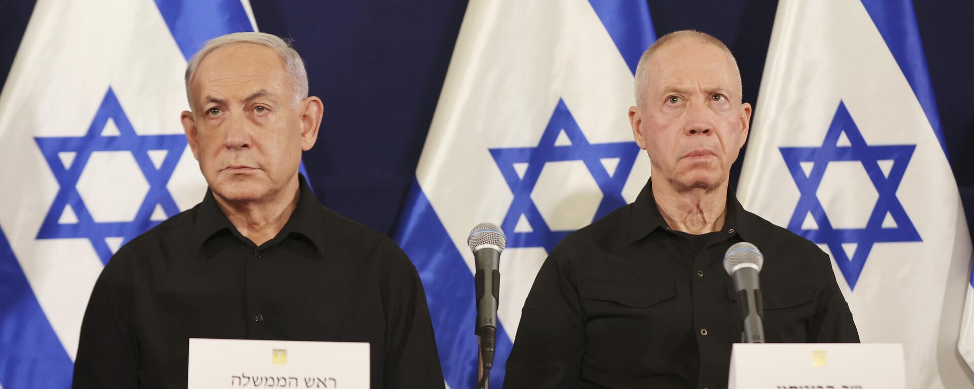 Israeli Prime Minister Benjamin Netanyahu, left and Defense Minister Yoav Gallant attend a press conference in the Kirya military base in Tel Aviv, Israel, Oct. 28, 2023. - Sputnik International, 1920, 10.10.2024