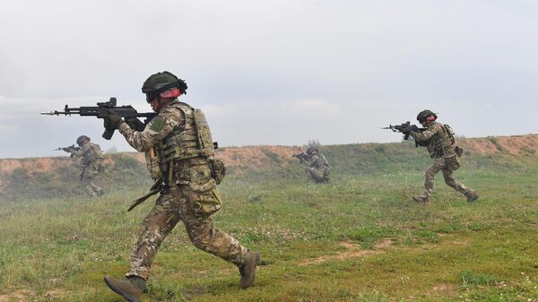 Russian servicemen take part in a combat training - Sputnik International