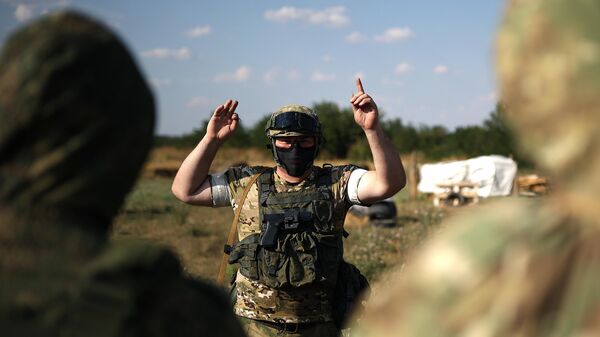 An instructor takes part in a pre-conscription military training for youth in Krasnodar region, Russia. - Sputnik International