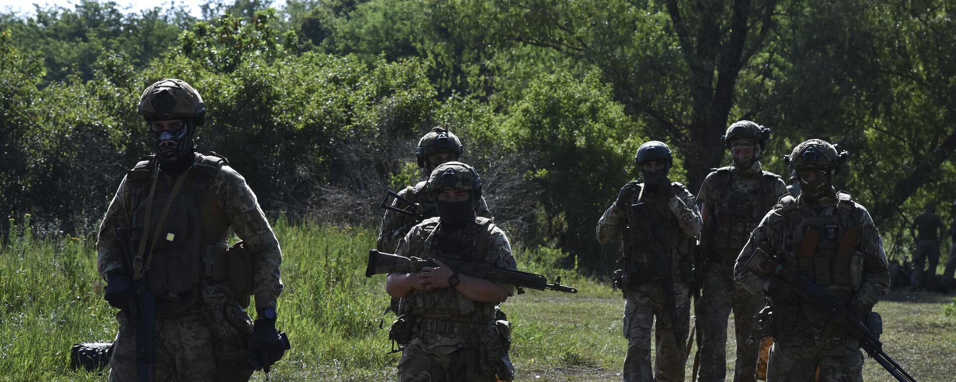 Ukrainian servicemen of the 141st brigade take position at the front line in Zaporozhye region on June 18, 2024.  - Sputnik International, 1920, 16.08.2024