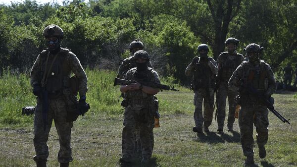 Ukrainian servicemen of the 141st brigade take position at the front line in Zaporozhye region on June 18, 2024.  - Sputnik International