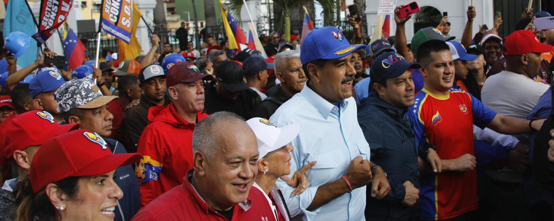 Venezuelan President Nicolas Maduro, center, accompanied by lawmaker Diosdado Cabello, second left, first lady Cilia Flores march in a pro-government rally, in Caracas, Venezuela, Saturday, Aug. 17, 2024. (AP Photo/Cristian Hernandez ) - Sputnik International, 1920, 18.08.2024