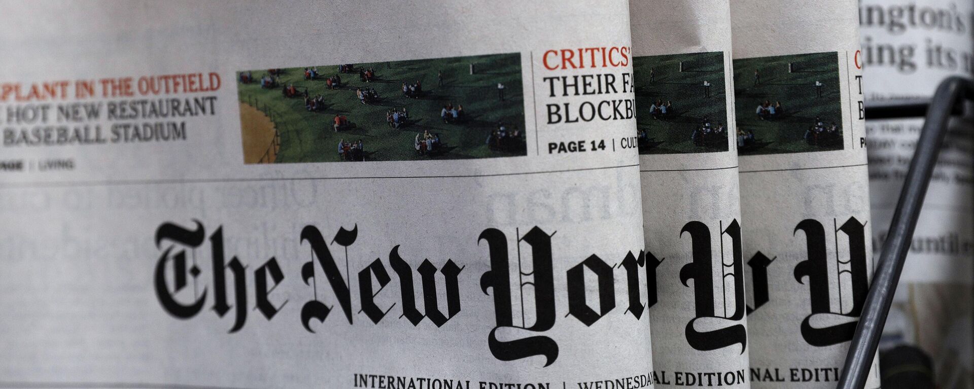  Copies of The New York Times newspaper displayed for sale at a news stand. - Sputnik International, 1920, 07.09.2024