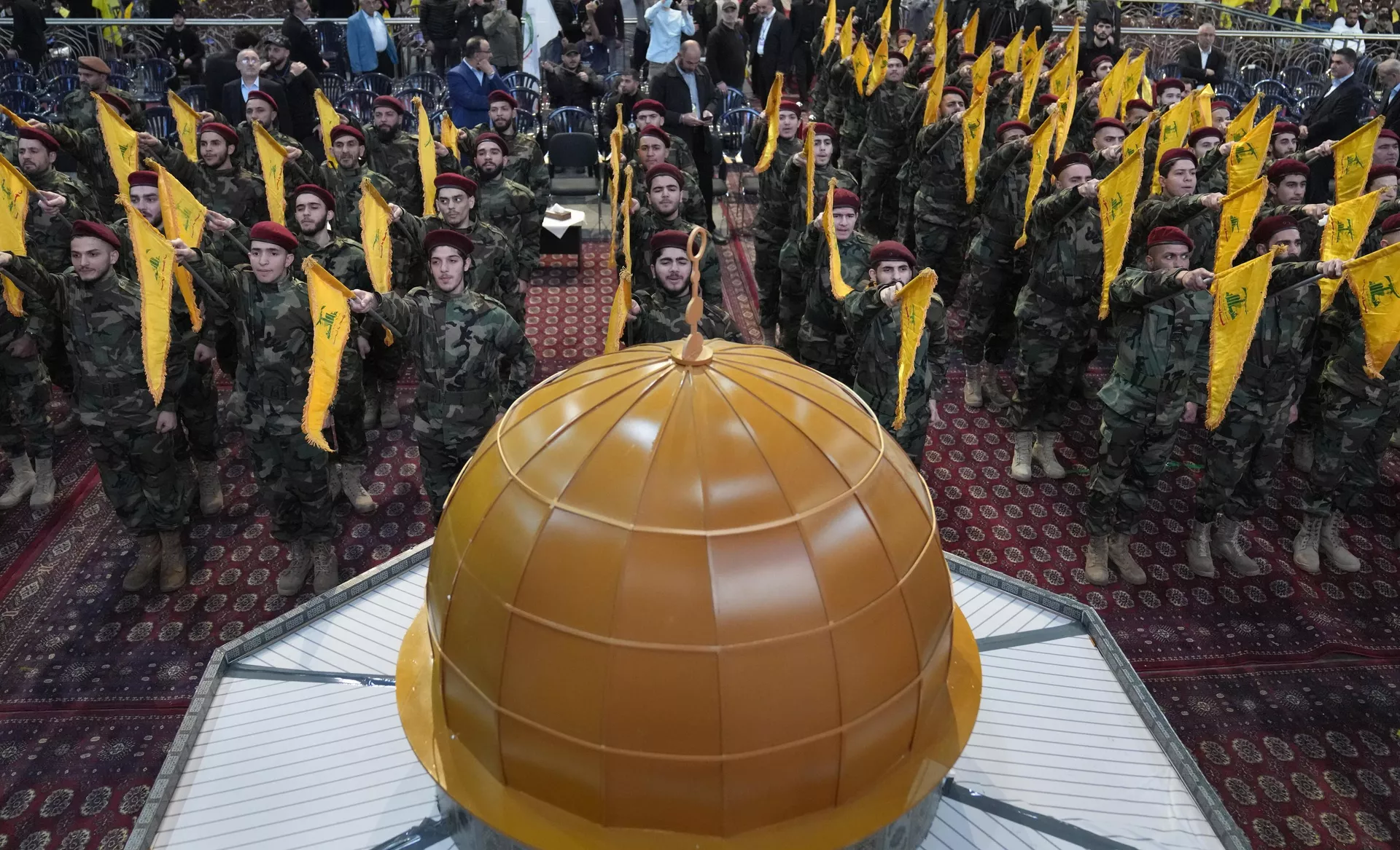 Des combattants du Hezbollah défilent devant une réplique de la mosquée du Dôme du Rocher lors d'un rassemblement pour commémorer la Journée de Jérusalem, dans une banlieue sud de Beyrouth, au Liban, le vendredi 14 avril 2023. Photo d'archives. Des combattants du Hezbollah défilent devant une réplique de la mosquée du Dôme du Rocher lors d'un rassemblement pour marquer la Journée de Jérusalem, dans une banlieue sud de Beyrouth, au Liban, le vendredi 14 avril 2023. Photo d'archives. - Sputnik International, 1920, 28.09.2024