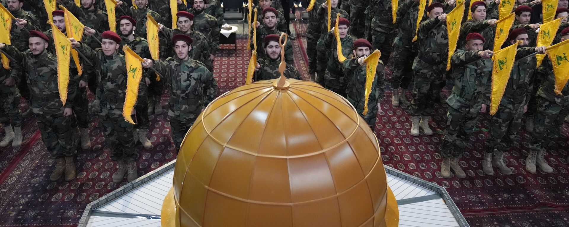 Hezbollah fighters parade in front of a replica of the Dome of the Rock Mosque during a rally to mark Jerusalem day, in a southern suburb of Beirut, Lebanon, Friday, April 14, 2023. File photo. - Sputnik International, 1920, 29.09.2024