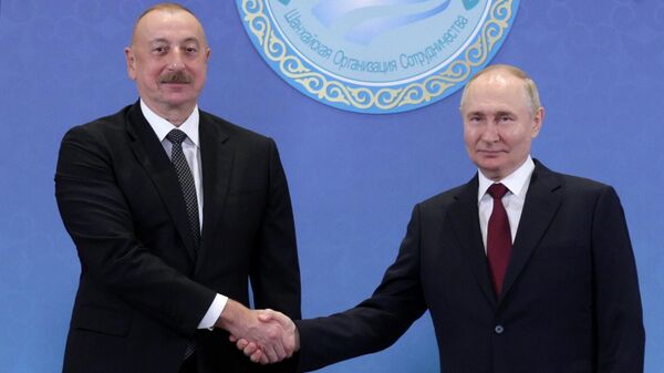 Russian President Vladimir Putin and Azerbaijani President Ilham Aliyev - Sputnik International