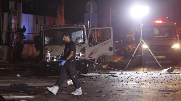 Israeli police work at the scene of a bomb explosion in Tel Aviv, Israel, Sunday, Aug. 18, 2024. Israeli police say one person was killed and another moderately injured. (AP Photo/Moti Milrod) - Sputnik International