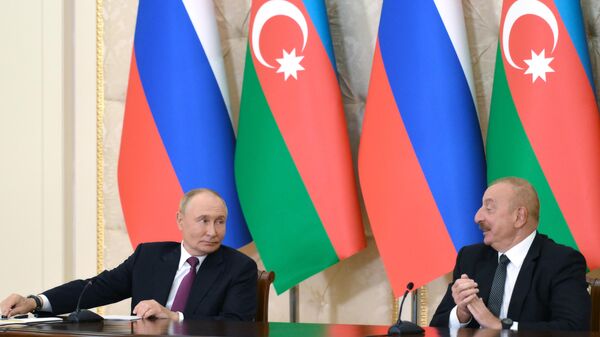 Russian President Vladimir Putin and Azerbaijani President Ilham Aliyev - Sputnik International