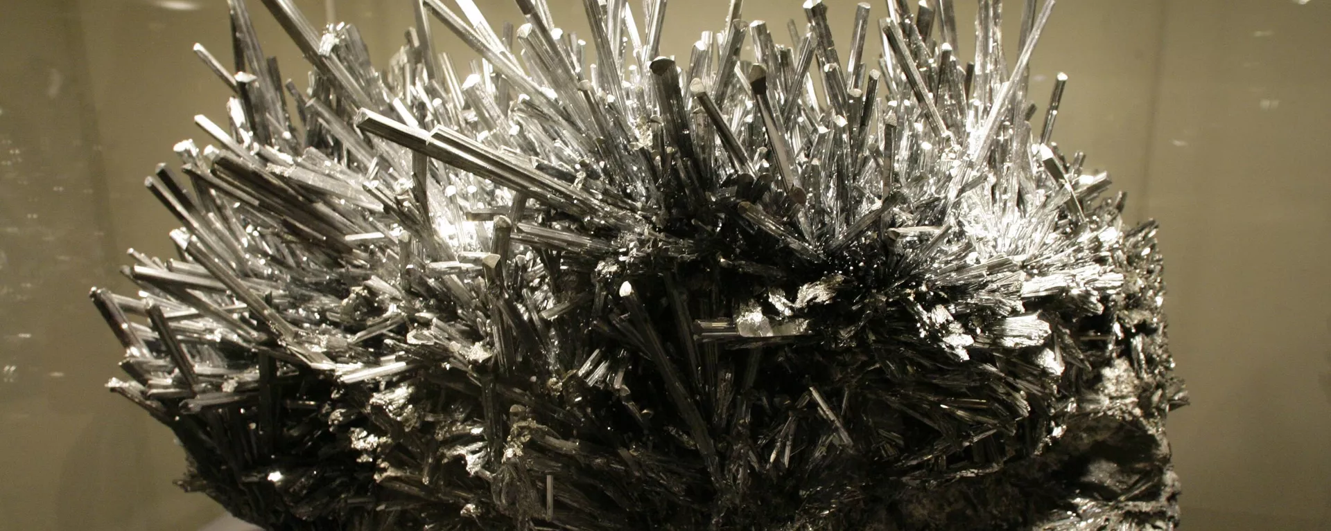 A stibnite specimen is on display at the American Museum of Natural History in New York. The 1,000 pound stibnite with hundreds of sword-like, metallic blue-gray crystals sprouting from a rocky base,  was discovered in an antimony mine in Jiangxi Province of southeastern China. It is the largest stibnite specimen on public display in the world, and was likely formed some 130 million years ago. Stibnite, also known as antimonite, is a sulfide metalloid mineral of antimony. - Sputnik International, 1920, 19.08.2024