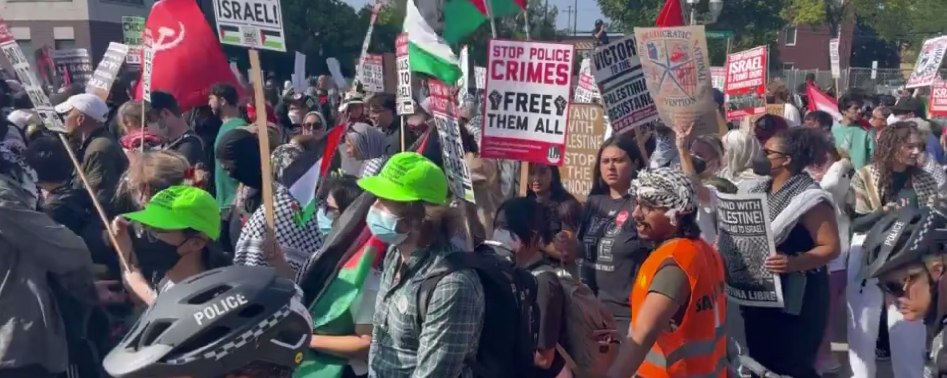 Thousands of pro-Palestinian protesters descend on streets of Chicago, Illinois, toward the United Center, where the Democratic National Convention is being held. - Sputnik International, 1920, 19.08.2024