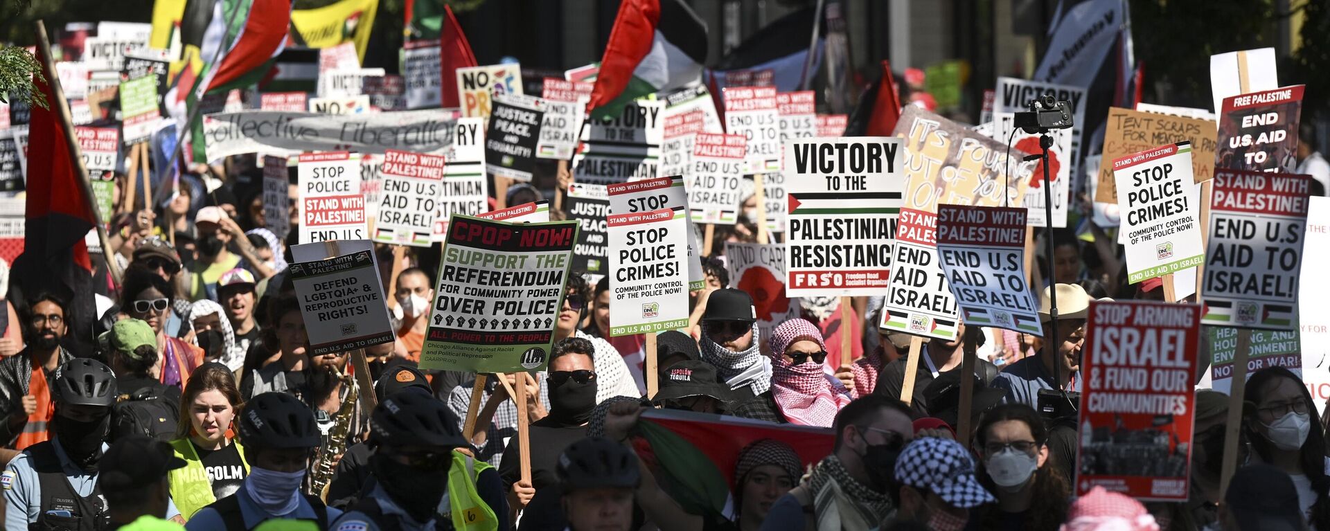 Protesters march to the Democratic National Convention after a rally at Union Park Monday, Aug. 19, 2024, in Chicago. - Sputnik International, 1920, 20.08.2024