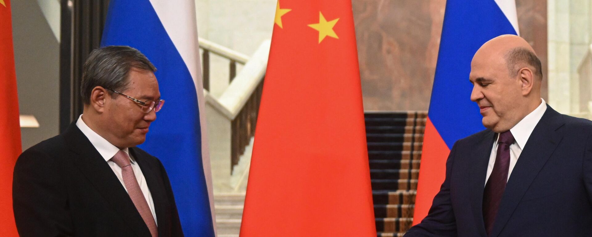 Russian Prime Minister Mikhail Mishustin and Chinese Premier Li Qiang - Sputnik International, 1920, 03.11.2025