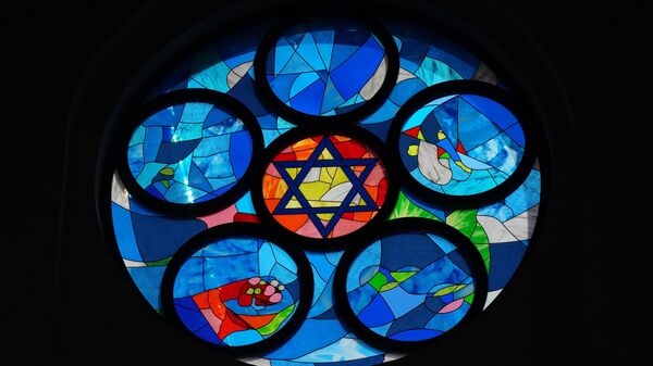 Stained glass with star of David is pictured at the Koenigsberg's New Synagogue - Sputnik International