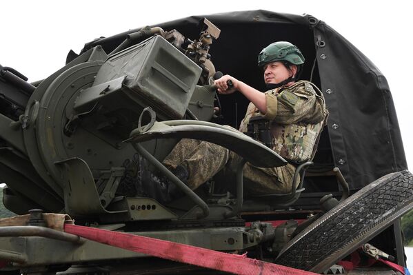 A Russian serviceman carries out an anti-diversion watch as part of the ongoing drills. - Sputnik International