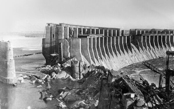 The liberation of Zaporozhye from Nazi invaders by troops of the left wing of the South-Western Front during the Battle of the Dnepr. The dam of the Dnepr hydroelectric power plant, named after Lenin, was blown up by the Nazis during the retreat. - Sputnik International