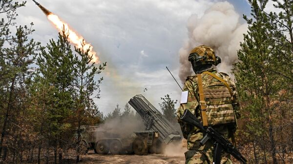 Russian servicemen fire a BM-27 9K57 Uragan (Hurricane) multiple launch rocket system towards Ukrainian positions in the course of Russia's military operation in Ukraine. - Sputnik International