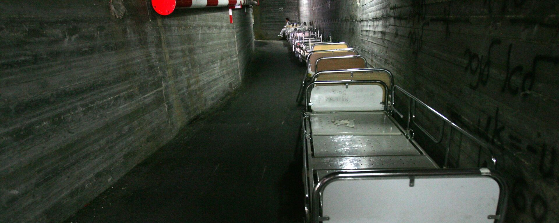 Hospital beds are seen at the bomb shelter in the hospital of the northern Israeli town of Nahariya. File photo. - Sputnik International, 1920, 26.08.2024