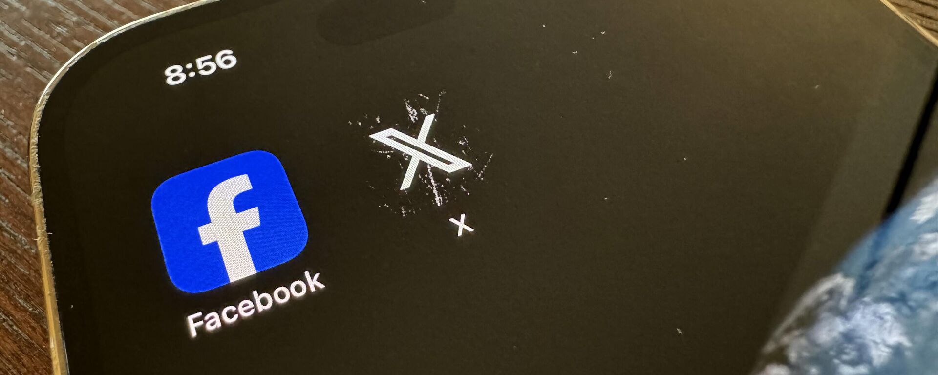 App logos for Facebook, left, and X, formerly known as Twitter, are seen on a mobile phone in Los Angeles, Saturday, March 16, 2024 - Sputnik International, 1920, 29.08.2024