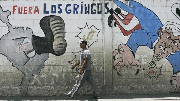 A man walks past an anti U.S. graffiti that reads in Spanish Gringos out in Caracas, Friday, Sept. 15, 2008.  - Sputnik International