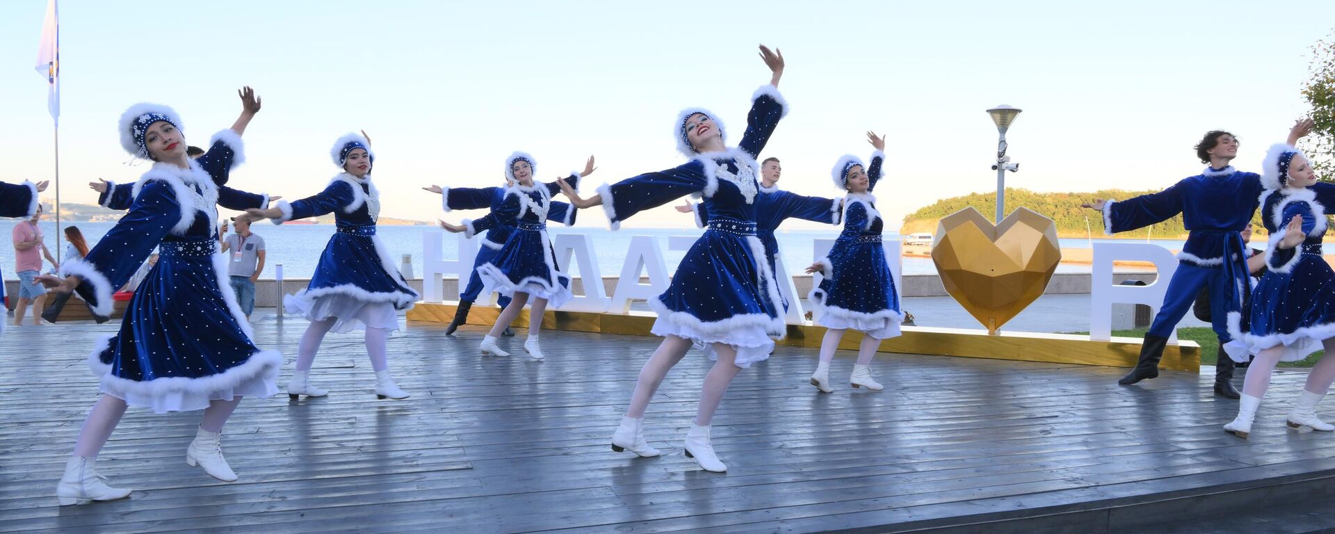 Dancers perform at the Eastern Economic Forum in Vladivostok, Russia, September 3, 2024. - Sputnik International, 1920, 03.09.2024