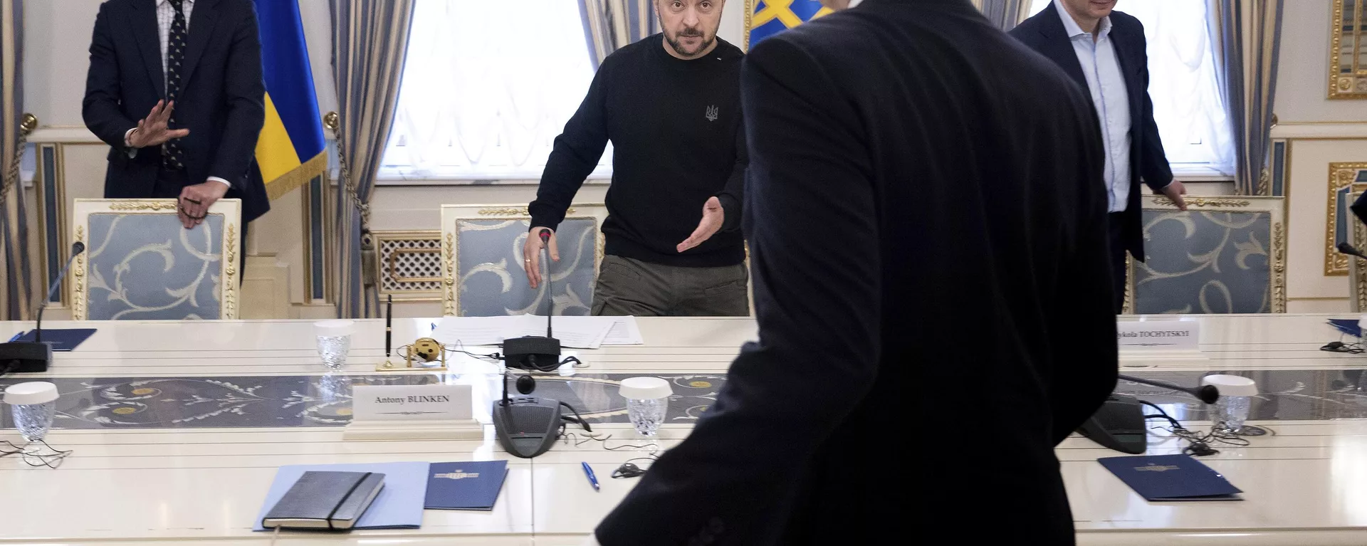 Ukraine's President Volodymyr Zelensky, center, Ukraine's Foreign Minister Dmytro Kuleba, left, and US Secretary of State Antony Blinken take their seats prior to their talks in Kiev, Ukraine, Tuesday, May 14, 2024.  - Sputnik International, 1920, 10.10.2024