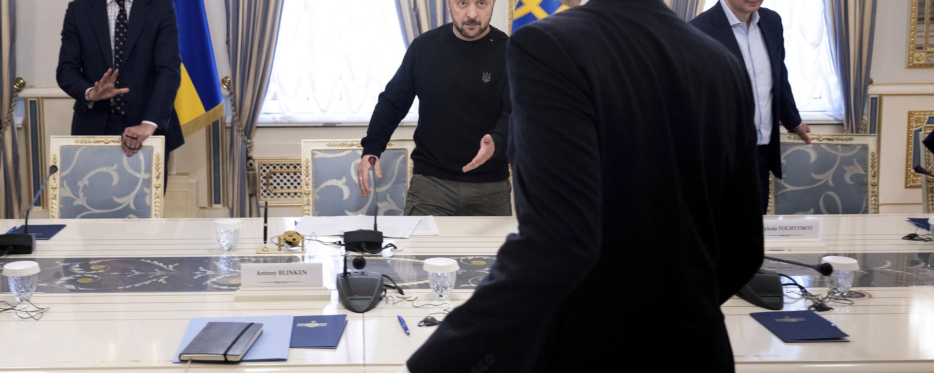 Ukraine's President Volodymyr Zelensky, center, Ukraine's Foreign Minister Dmytro Kuleba, left, and US Secretary of State Antony Blinken take their seats prior to their talks in Kiev, Ukraine, Tuesday, May 14, 2024.  - Sputnik International, 1920, 10.10.2024