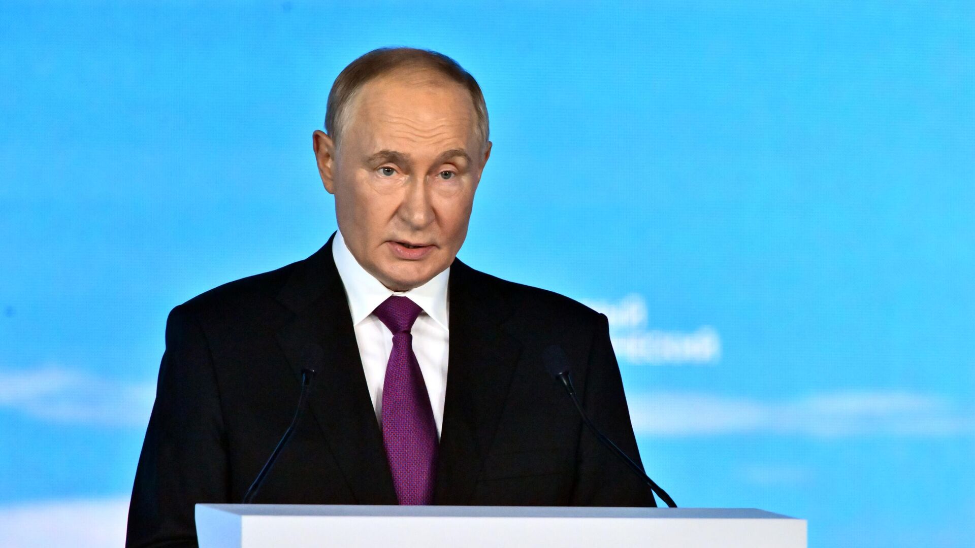 Ruský prezident Vladimir Putin na plenárnom zasadnutí Východného ekonomického fóra 2024 - Sputnik International, 1920, 10.09.2024