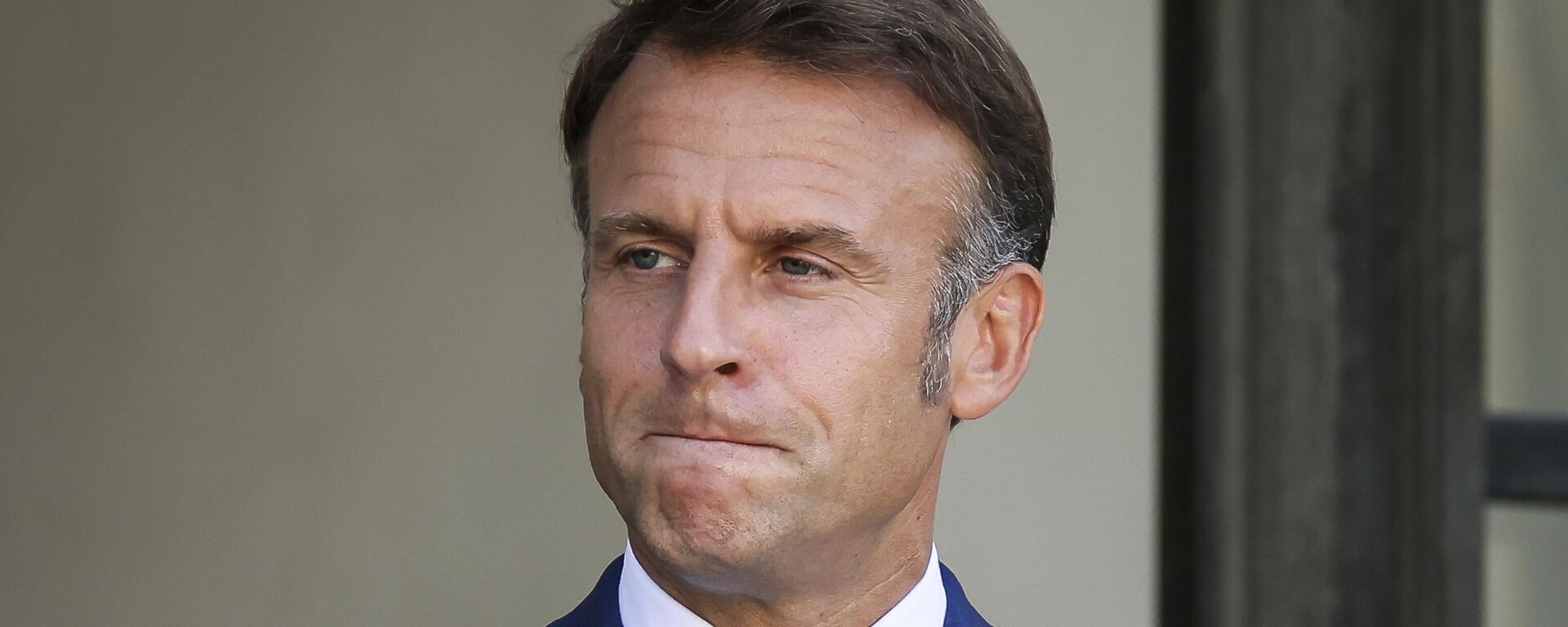 French President Emmanuel Macron gestures at the Elysee Palace as French left-wing coalition accuses Emmanuel Macron of denying democracy after he has rejected the New Popular Front's candidate to form a new government following last month's inconclusive election, Tuesday, Aug. 27, 2024 in Paris. - Sputnik International, 1920, 05.12.2024