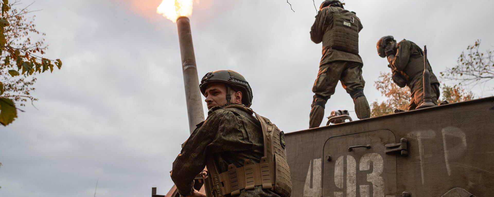 Russian servicemen fire a 2S4 Tyulpan (Tulip) self-propelled heavy mortar - Sputnik International, 1920, 02.11.2025