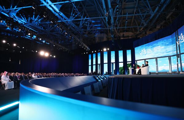 The main stage of the plenary session with President Putin, Malaysian PM Ibrahim and Chinese VP Han. - Sputnik International