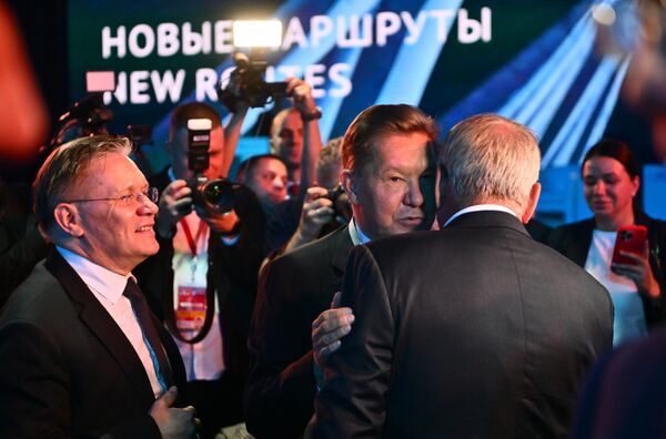 Alexey Likhachev, CEO of the Rosatom State Atomic Energy Corporation, Alexey Miller, chairman of the Management Committee of PJSC Gazprom and Deputy Chairman of the Board of Directors of PJSC Gazprom and Andrey Kostin, chairman of the Management Board of VTB Bank. - Sputnik International